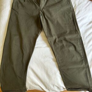 Alex Mill Pleated Chino in Olive